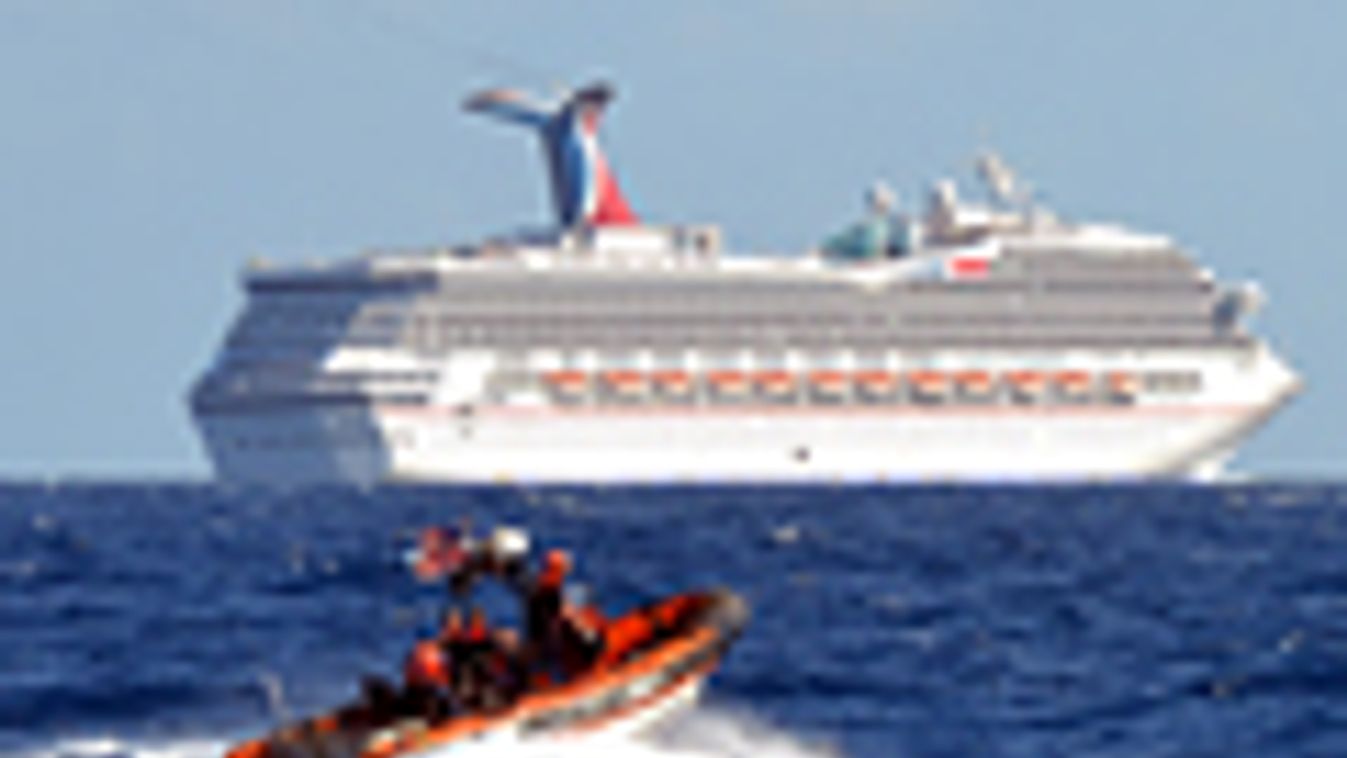 Carnival Triumph elsromlott motorral sodródó luxushajó a Mexikói-öbölben