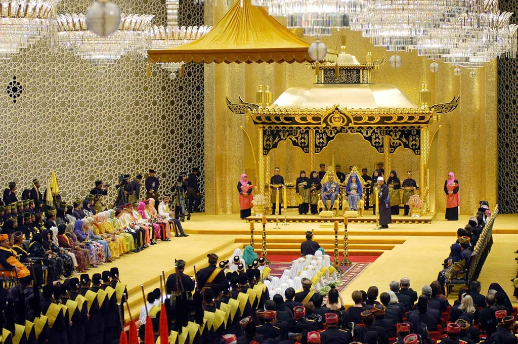 királyi esküvők  Crown Prince Al-Muhtadee Billah Bolkiah of Brunei and Sarah Salleh 2004 Wedding 