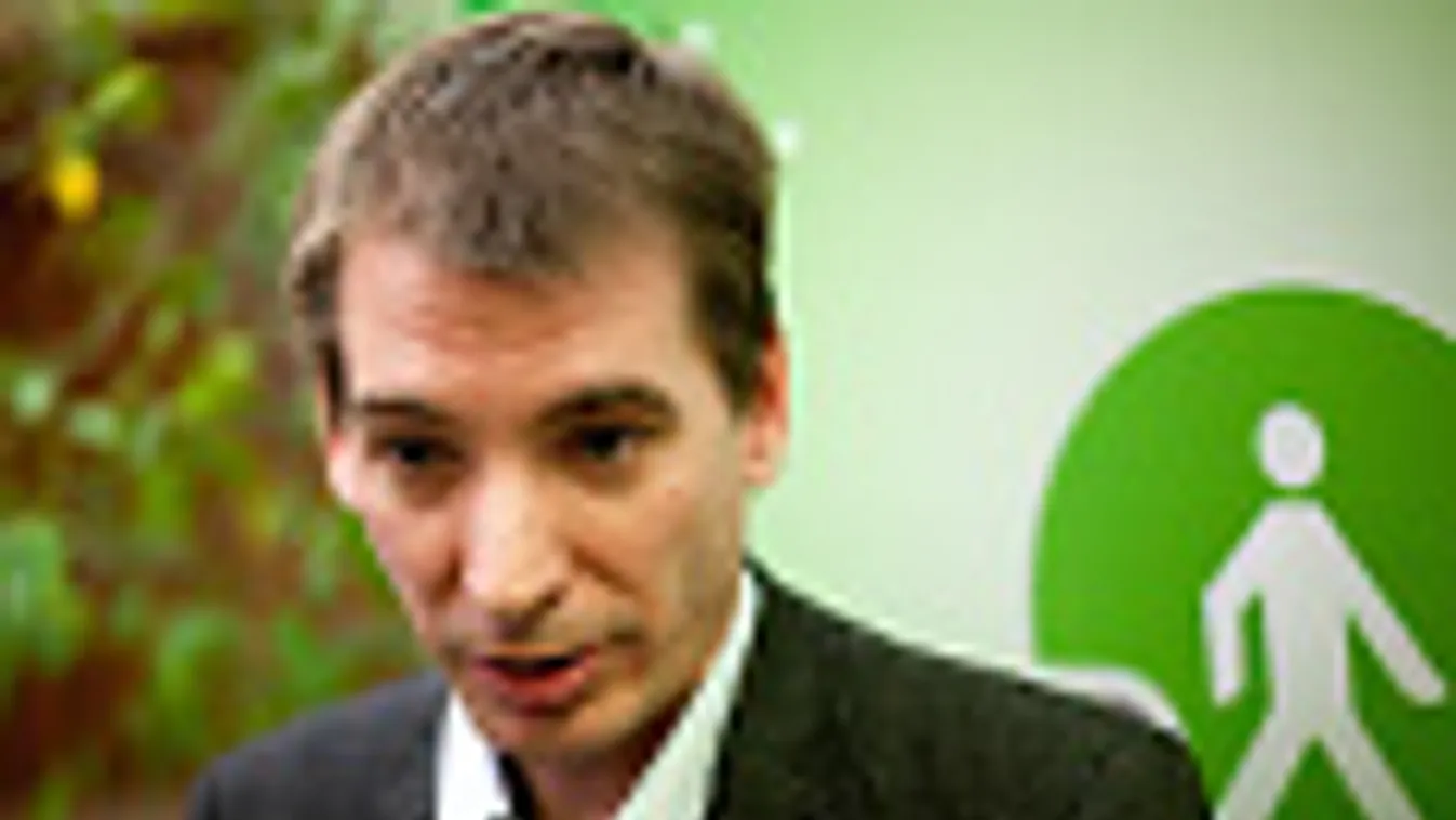 Jávor Benedek új frakcióvezető nyilatkozik az LMP kongresszusát követő sajtótájékoztató után 2011. január 29-én Budapesten 