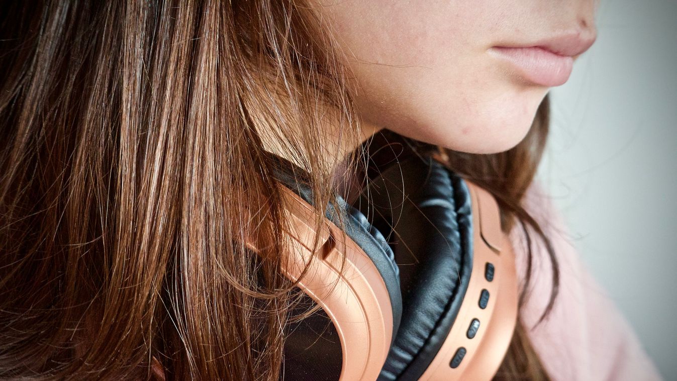 vezeték nélküli fejhallgató zenehallgatás headphone listening music 