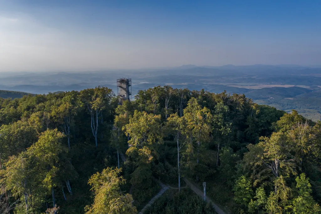 Galya-kilátó, kilátó ÉPÜLET épületfotó FOTÓ FOTÓTECHNIKA FOTÓTÉMA hegy kilátó légi felvétel TÁJ tájkép 