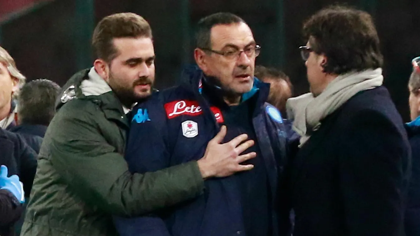 Maurizio Sarri, a Napoli edzője, aki szóváltásba keveredett Roberto Mancinivel, az Inter mesterével 