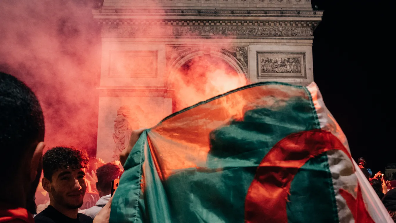 Celebrations of the Algerian supporters of the qualification for the 2019 CAN final, Paris. Africa Cup of Nations Algeria Algerie Champs-Elysees France Paris algerian algerians algerien algeriens ARC DE TRIOMPHE arc of triumph AFRICAN NATIONS CUP celebrat