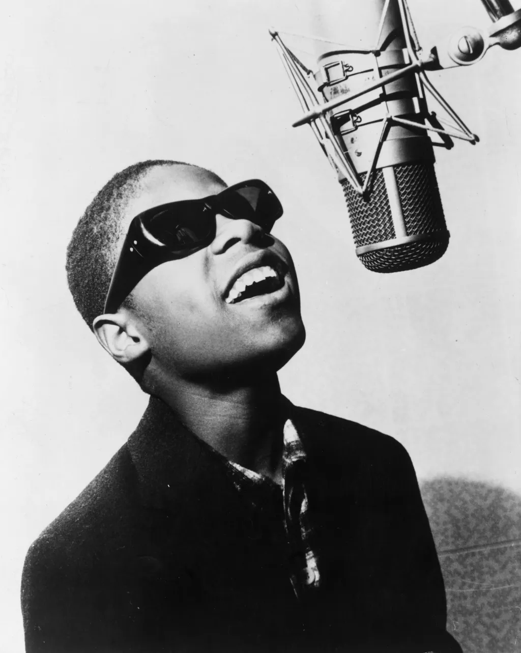 Stevie Wonder black & white;format portrait;male;disabled;microphone;Music;Songwriter;Soul;Pop;American Timeline;The African American Experience;Personality;American;P 85618 NO NEG;ES P/WONDER/STEVIE black & white format portrait male disabled microphone 