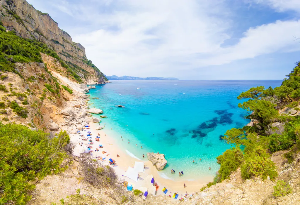 Ezek a világ legszebb tengerpartjai, Cala Goloritzé, Szardínia, Olaszország 