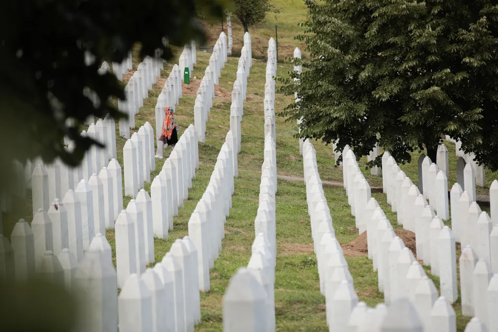 Potocari Memorial cemetery,temető Tegnap zajlottak a megemlékezések Bosznia-Hercegovinában, a srebrenicai népirtás 27. évfordulóján 07.11., népirtás, bosznia, srebrenicai, sírok, sírhely, sír 