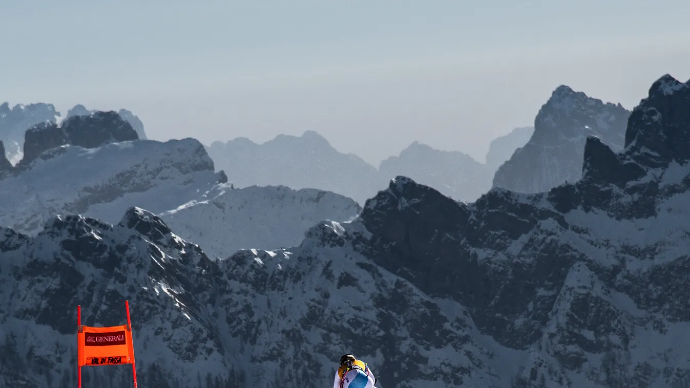 Horizontal ILLUSTRATION MOUNTAIN LIGHTING HIKER HIKING ski 