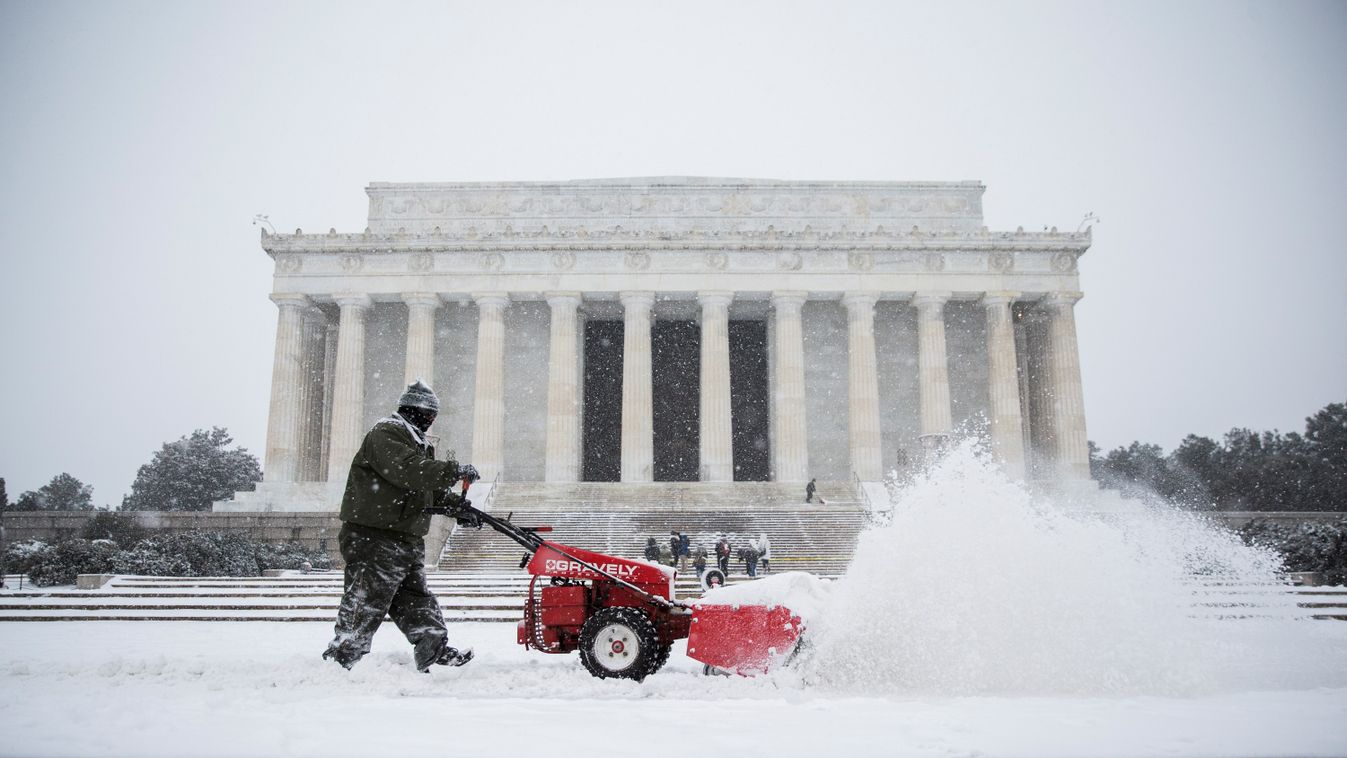 Washington Blizzard Begins Washington SNOW DC blizzard snow storm SQUARE FORMAT 