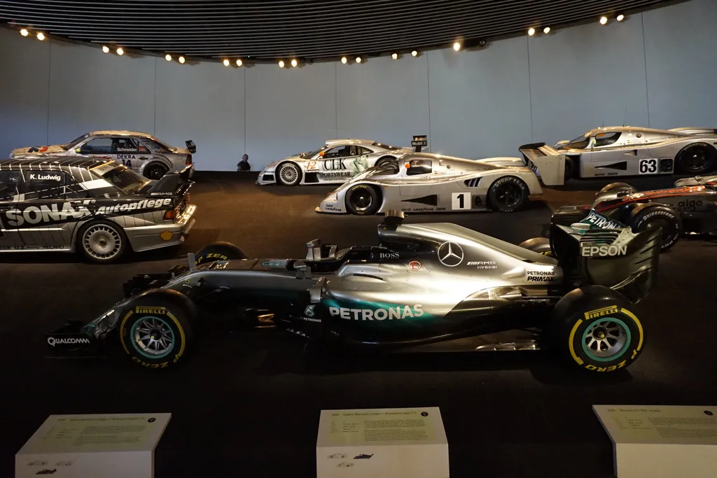 Mercedes múzeum (Stuttgart) 