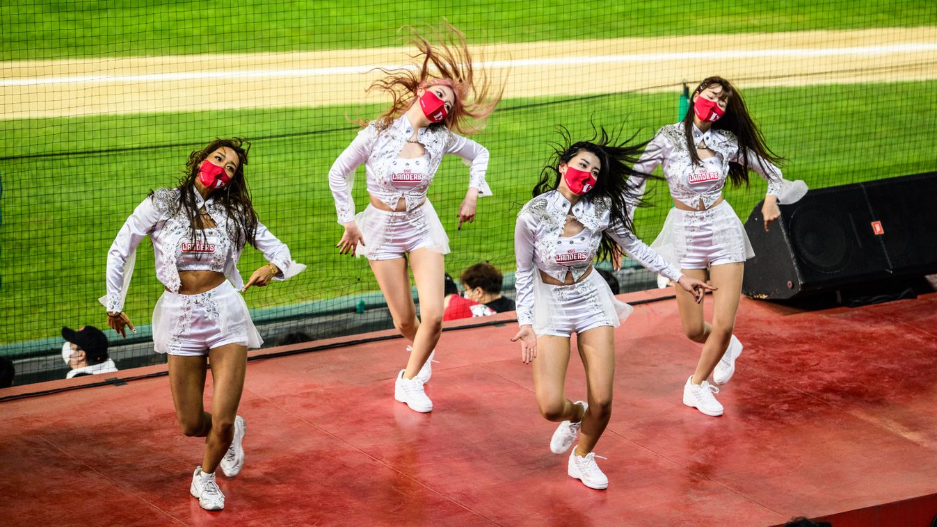 K-pop hangulatú profi előadást nyújtó pompom lányok a baseball mániás Dél-Koreában, k-pop, baseball, pompom, lányok, Dél-Korea, pompom lányok 