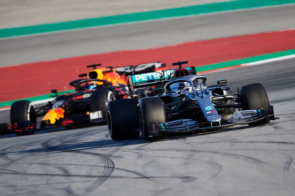 Forma-1, Lewis Hamilton, Mercedes, Alex Albon, Red Bull, Barcelona teszt 3. nap 