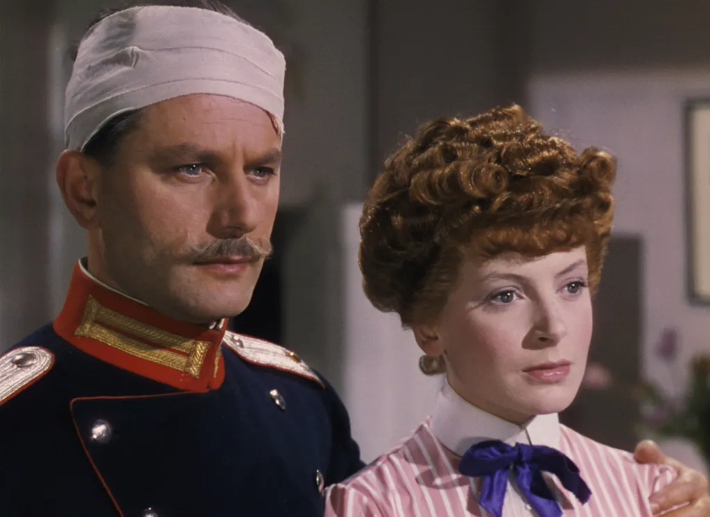 The Life and Death of Colonel Blimp Cinema bandage head Horizontal MAN WOMAN 