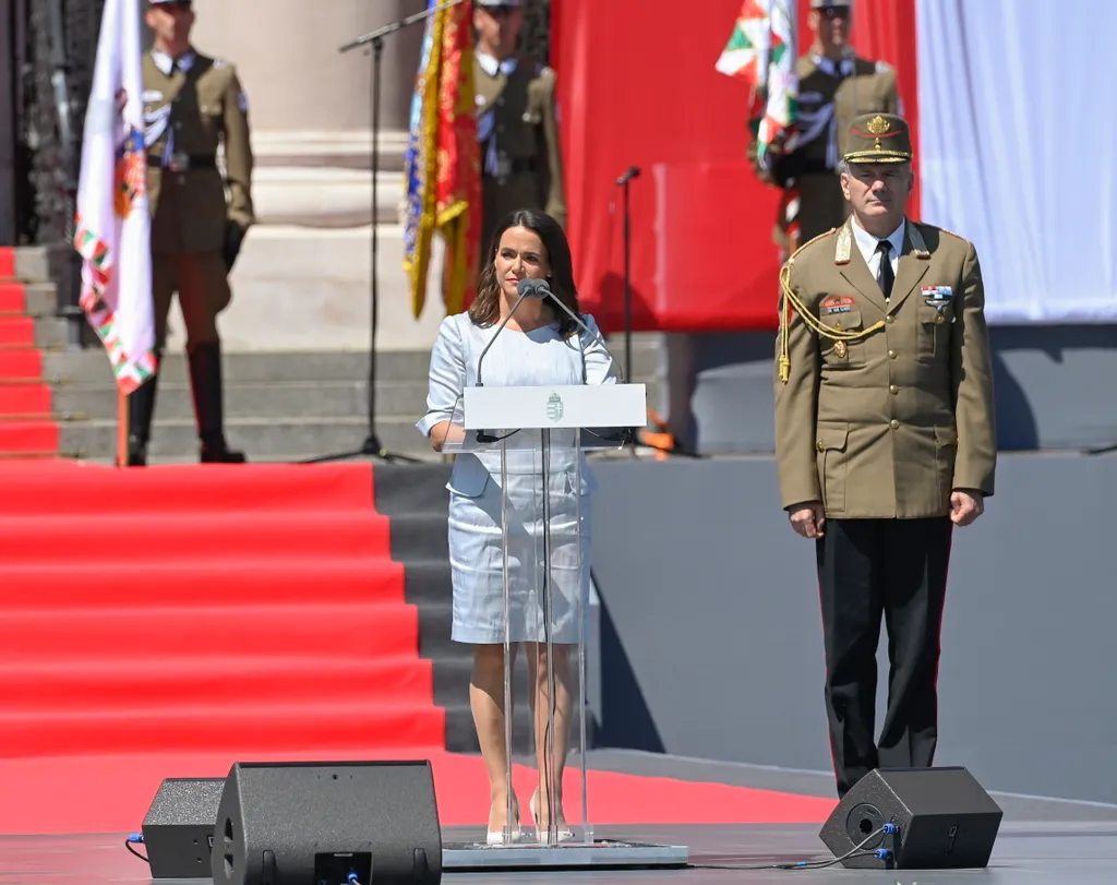 NOVÁK Katalin; KUN SZABÓ István Novák Katalin, köztársasági elnök, beiktatási ceremónia, új köztársasági elnök, Kossuth tér, 2022.05.14. díszceremónia 