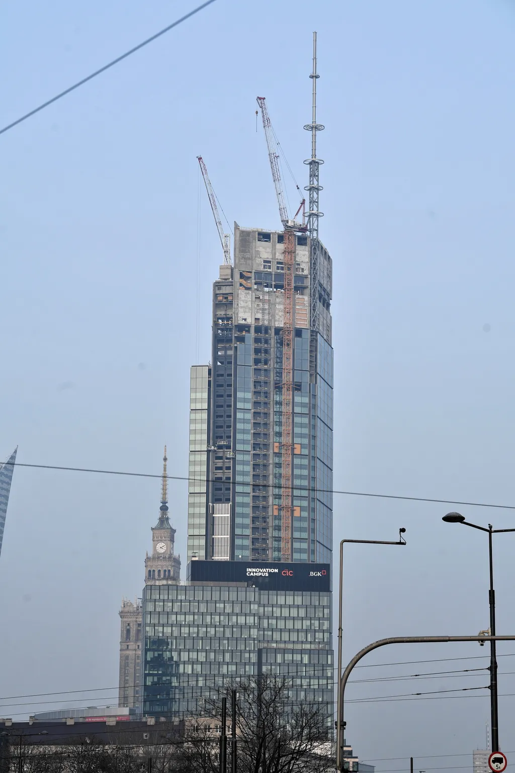 Az eu legmagasabb épülete Varsóban lesz. igy megelőzi a frankfurti Commerzbank tornyot.  ÁLTALÁNOS KULCSSZÓ építkezés ÉPÜLET épületfotó FOTÓ FOTÓTÉMA toronydaru toronyház városkép 