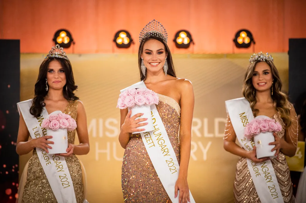 miss world hungary 2021 
Tótpeti Lili a Miss World Hungary győztese.  
udvarhölgyek Ambrus Nikolett Tóth Panni 