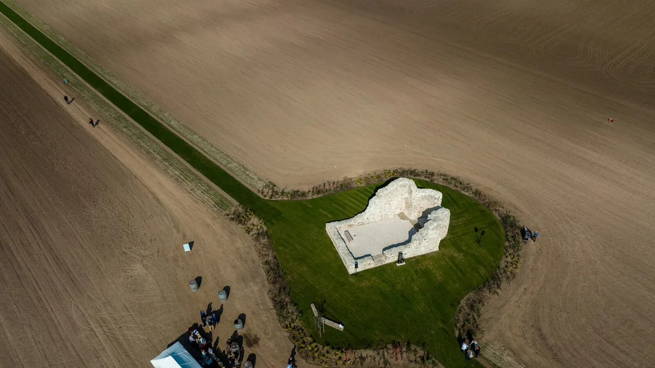 Magyar Építők, magyarepitok.hu, Árpád-kori templomrom, templom, felújítás, Töki templomrom, Tök 