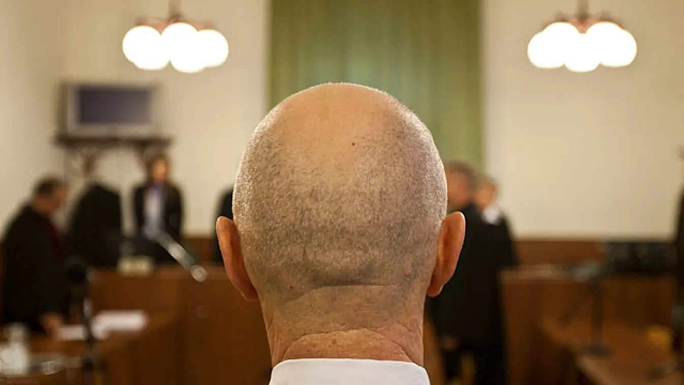 Jozef Rohac (háttal) hallgatja az ítéletet a Fővárosi Bíróságon, ahol első fokon felmentették az előre kitervelten elkövetett emberölés kísérlete vádja alól 