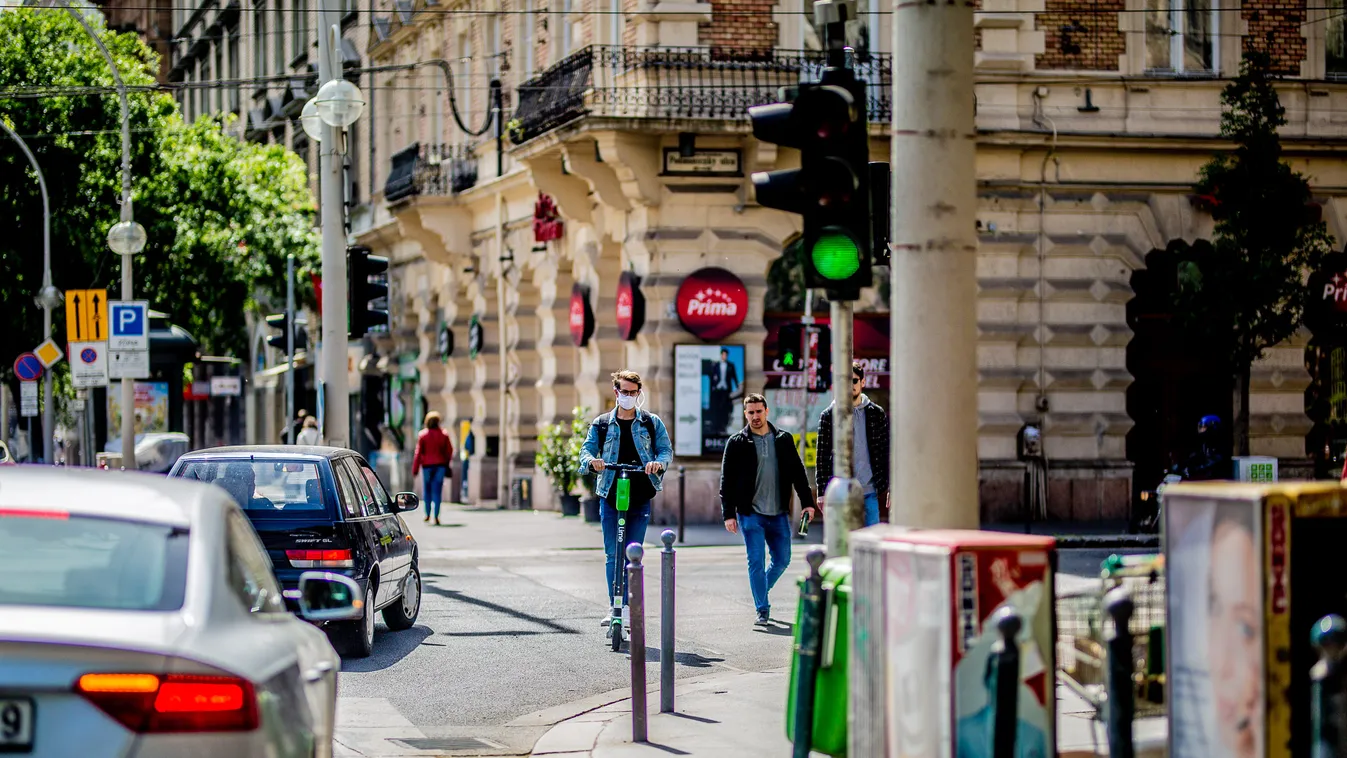 koronavírus, járvány, vírus, Budapest, belváros, maszk, védőmaszk, járókelő, roller 