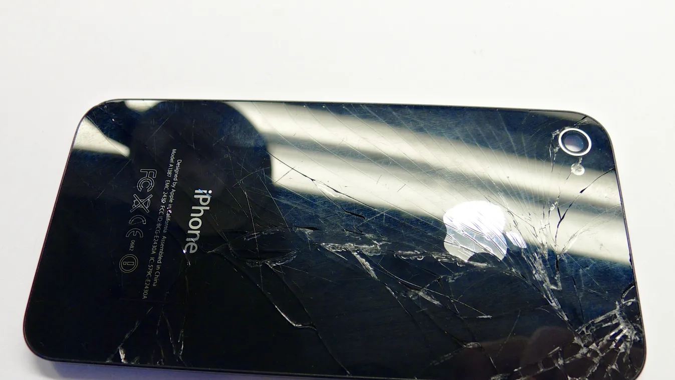 Ennek az iPhone-nak a gazdája megúszta hátlapcserével 