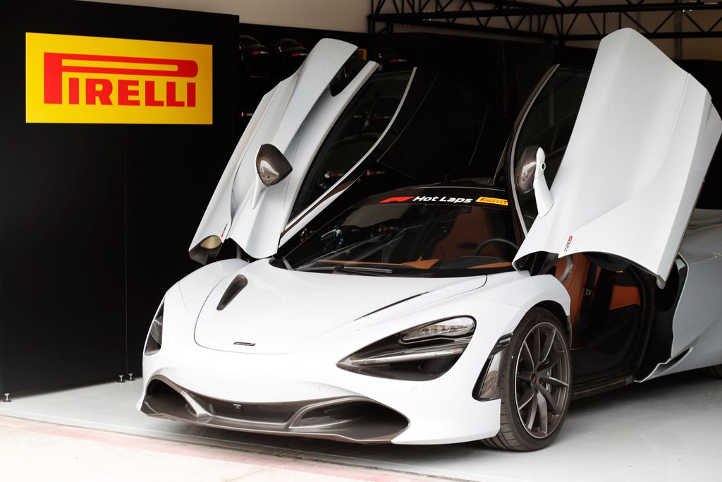 Forma-1, Bahreini Nagydíj, Pirelli Hot Laps, McLaren 720S 