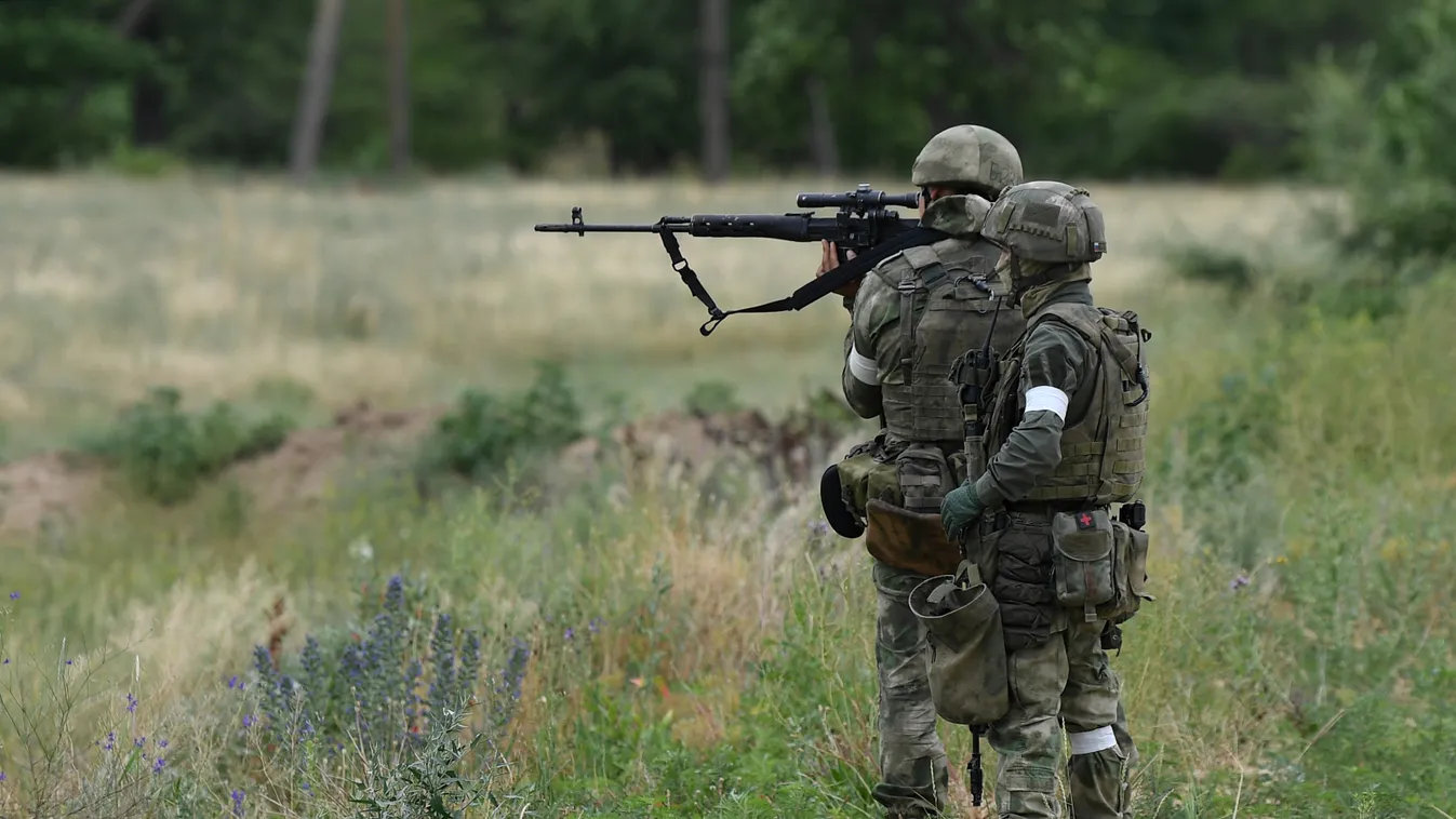 ukrán válság 2022, háború, orosz, ukrán, orosz-ukrán, ukrajna Ukraine Russia Military Operation special portrait of soldiers weapon operation camouflage military Army Horizontal 