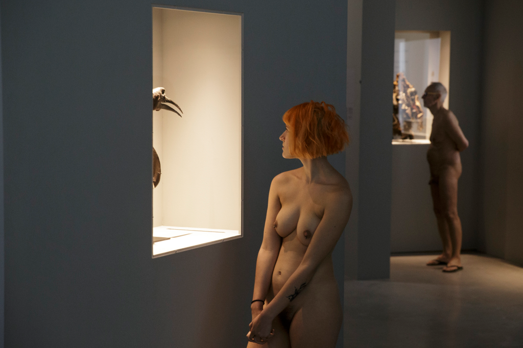 Nudista meztelen kiállítás Palais de Tokyo múzeum 