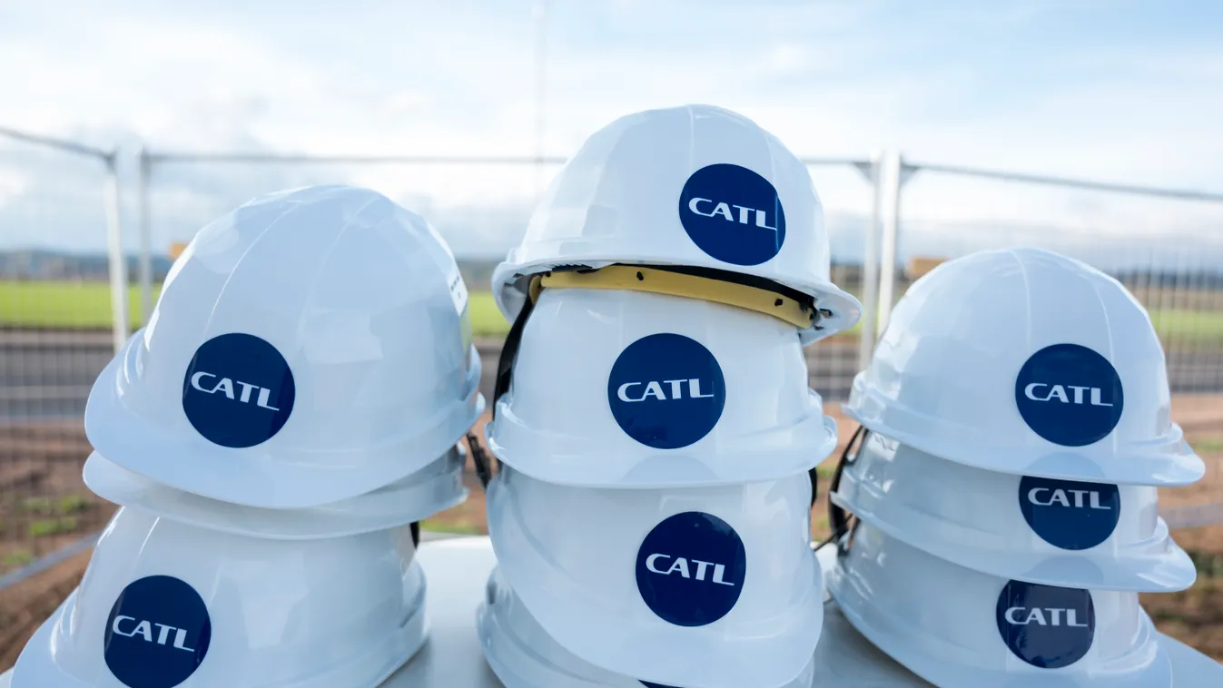 Start of construction of battery cell plant for Chinese CATL group ECONOMY energy CAR Batteries Helmets Helm

milliárdosok 
