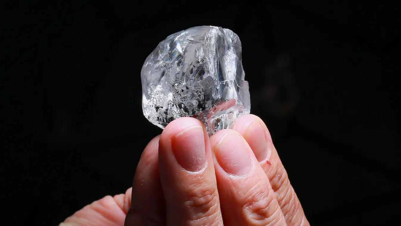 LUCARA RECOVERS 378 CARAT TOP WHITE GEM DIAMOND FROM THE KAROWE MINE IN BOTSWANA
gyémánt, Afrika, Botswana 