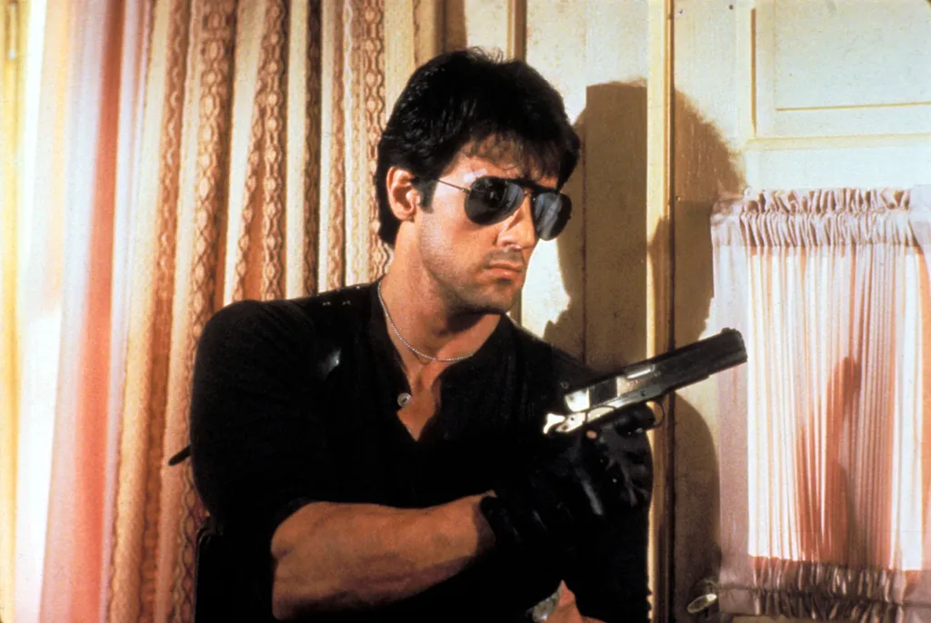 cobra (1986) usa Cinéma lunette de soleil armes pistolet revolver (arme weapon) Horizontal SUNGLASSES WEAPON 