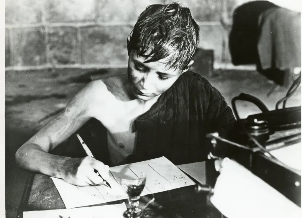 Ivanovo detstvo (1962) Soviet Union Cinéma enfant écrire écriture Write Horizontal CHILD 
