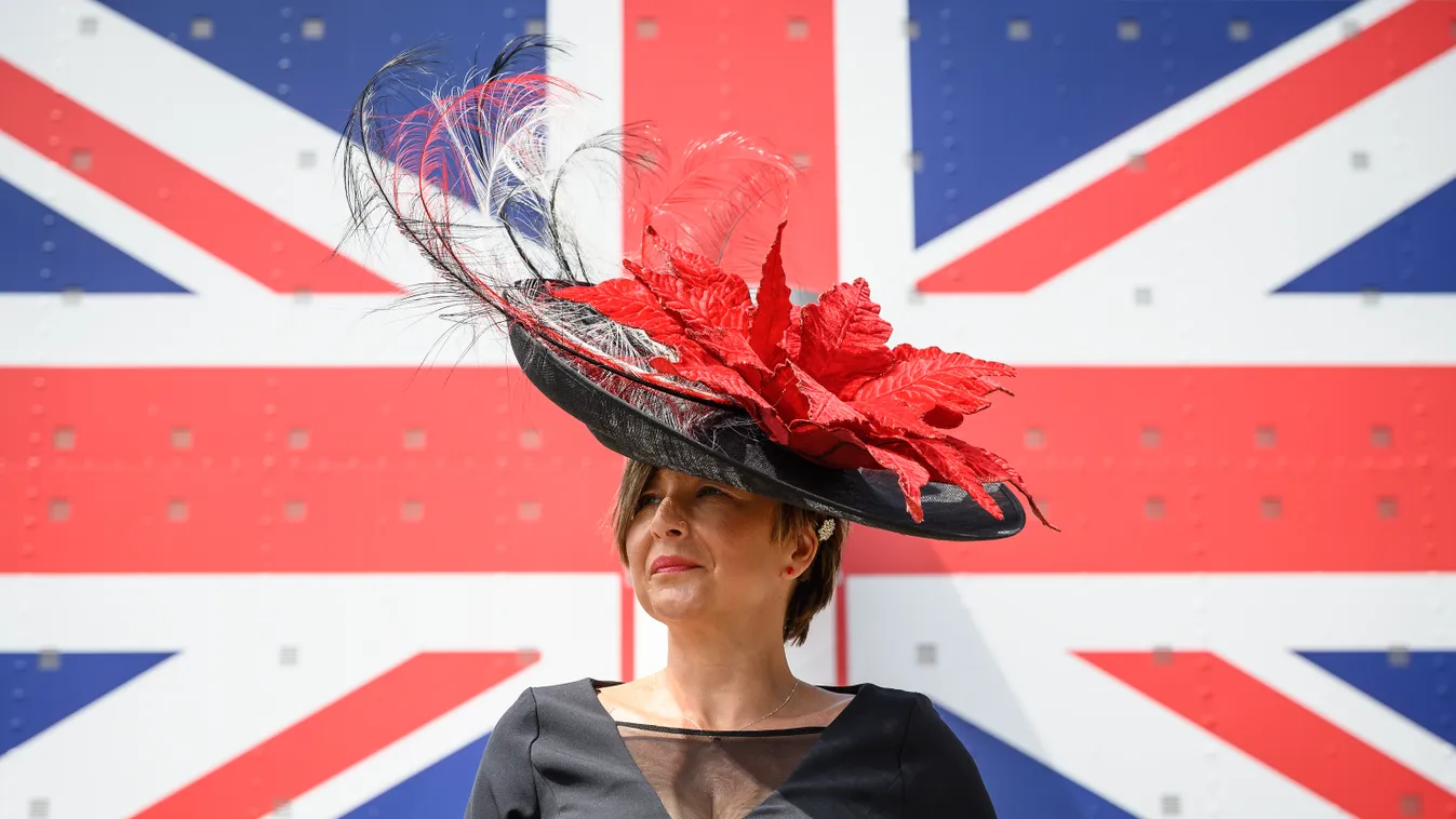 A Royal Ascot legdíszesebb fejfedői galéria 