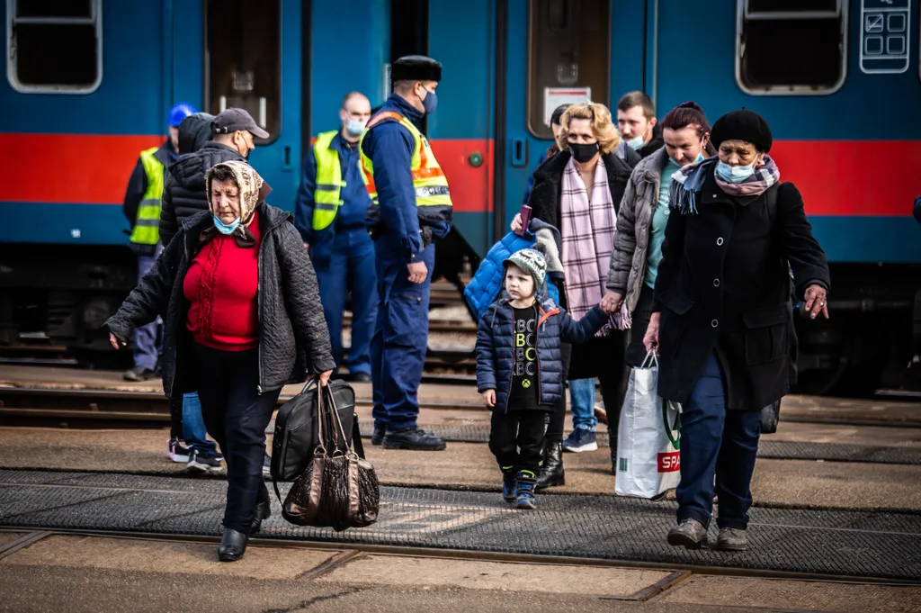 Ukrán válság 2022, Záhony, Magyarország, határátkelés, határátkelő, vonat, ukrán menekültek 