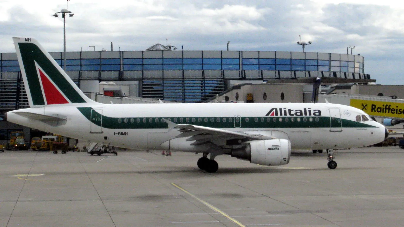Alitalia Airbus A319 