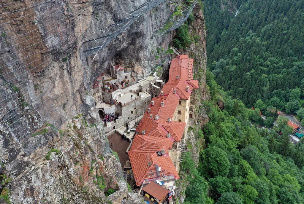 Sümela kolostor, Törökország, Sumela Monastery in Turkiye 2022,Sumela Monastery,Trabzon,Turkiye Horizontal 