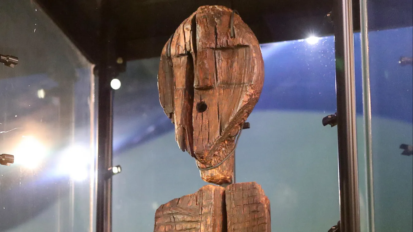 Shigir Idol at Sverdlovsk Regional Museum of Local Lore in Yekaterinburg, Russia handicraft carved wood exposition find archaeaology YEKATERINBURG, RUSSIA  MARCH 26, 2021: A view of the Shigir Idol on display at the Sverdlovsk Regional Museum of Local Lor