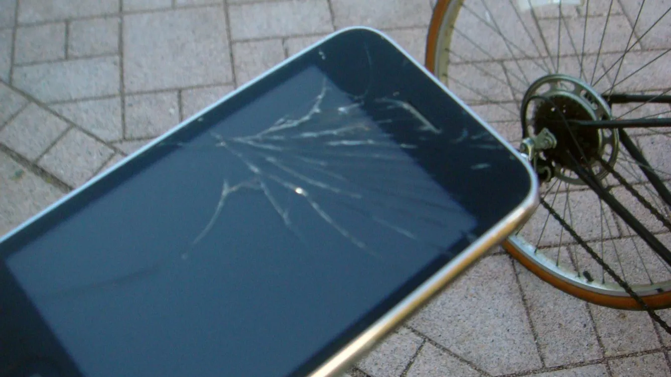 betört mobilkijelző shattered screen smartphone 