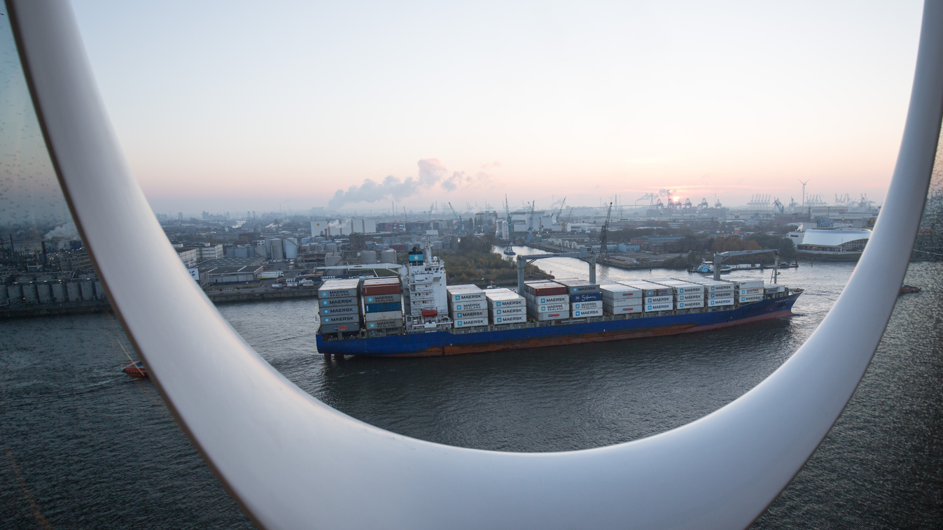 Hamburg Port TOURISM travel CONTAINER PORT IFO shipping ECONOMY 