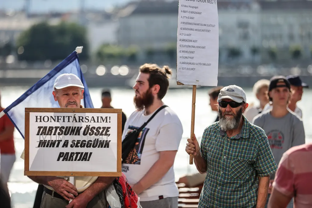 MZP, Márki-Zay Péter, tüntetés, tiltakozás, Jászai Mari tér, Budapest, KATA változás, KATA adó, KATA 