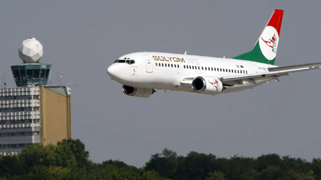 sólyom airways egyik gépe landol a budapesti liszt ferenc repülőtéren