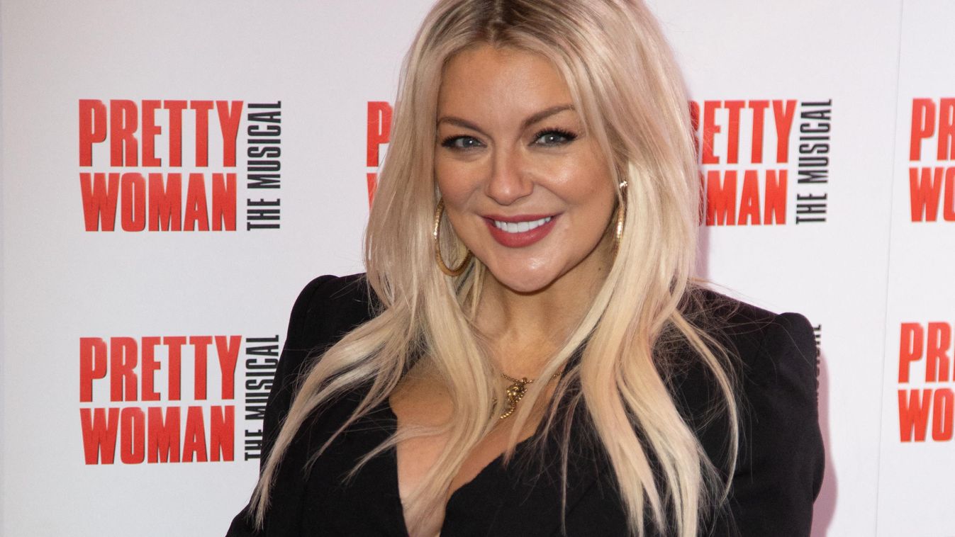''Pretty Woman'' - Press Night - VIP Arrivals IDSOK Pretty Woman Theatre Model The Musical Pretty Woman The Musical Sheridan Smith One Person female happiness Smile No Glasses Eye Makeup Lip Makeup Vertical FASHION MUSICAL ADULT SMILING 
