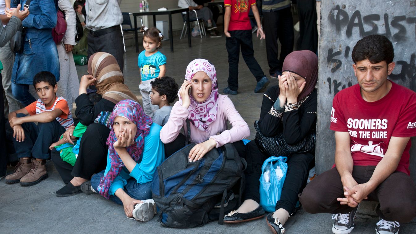 Görögország,  Athén sziriai menekültek az Omonia téren, az uticéljuk Nyugat-európa.
fotó:Dudás Szabolcs
2015.07.05. 