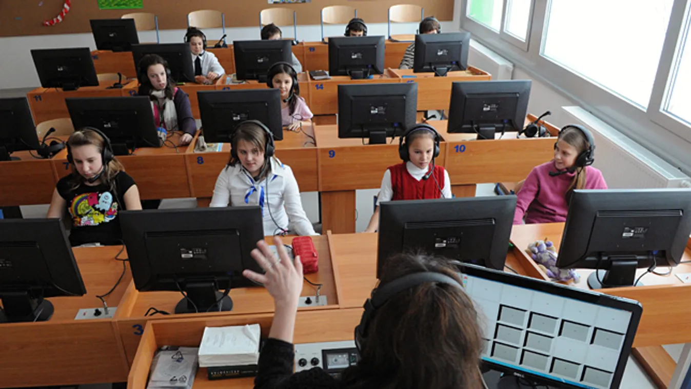 nyelvoktatás, 
Korszerű nyelvi laborban történik az oktatás Budaörsön