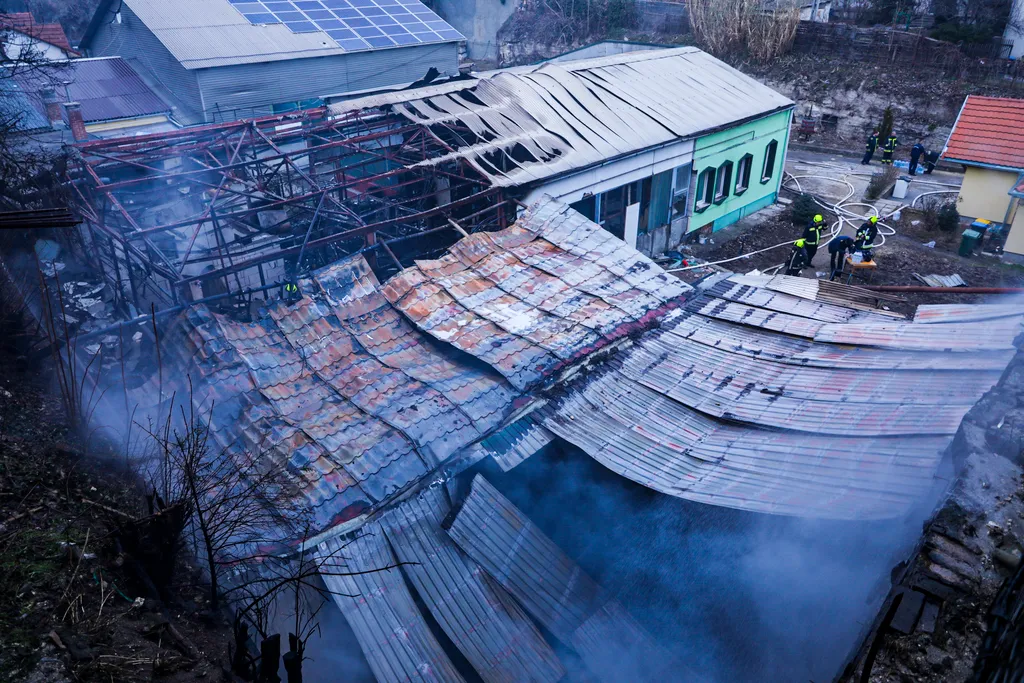 Tűz, kigyulladt egy óriási raktár a XXII. kerületben, Alsó Sas utca, 2021.02.19. 