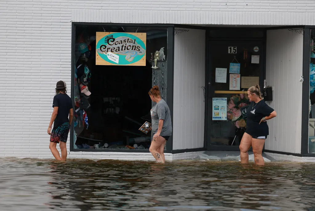 Florida, Idalia hurrikán, időjárás, 
  Hurricane Idalia Slams Into Florida's Gulf Coast GettyImageRank2 Color Image weather Horizontal 