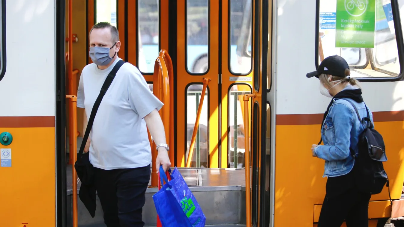Budapest koronavírus korona vírus fertőzés járvány betegség BKK villamos maszk közlekedés 