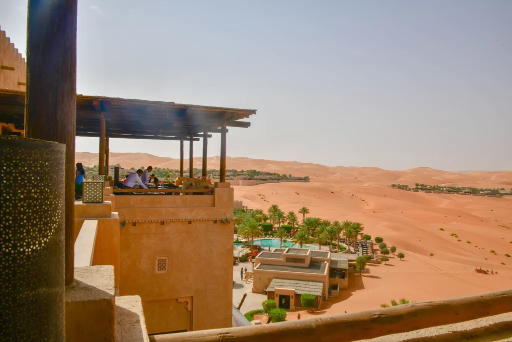Romantikus sivatagi naplemente qasr al sarab hotel luxus sivatag utazás 