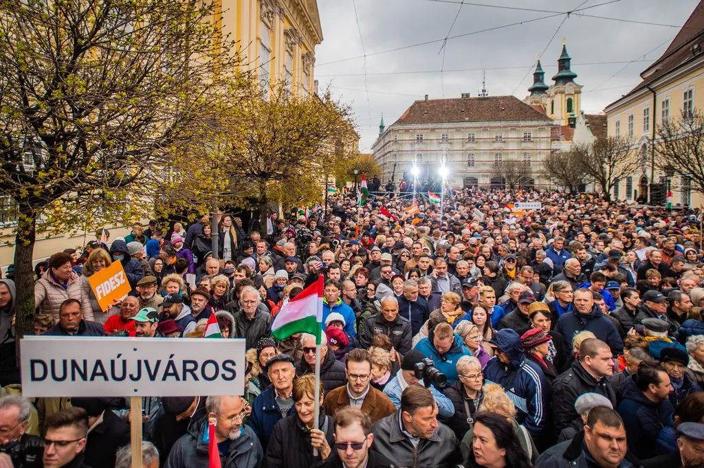 Orbán Viktor, kampány, Székesfehérvár, beszéd, körút, választás, választók 