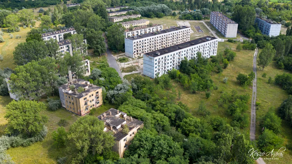 Szovjet laktanyák, elhagyatott épületek, laktanya, Kiskunlacháza 