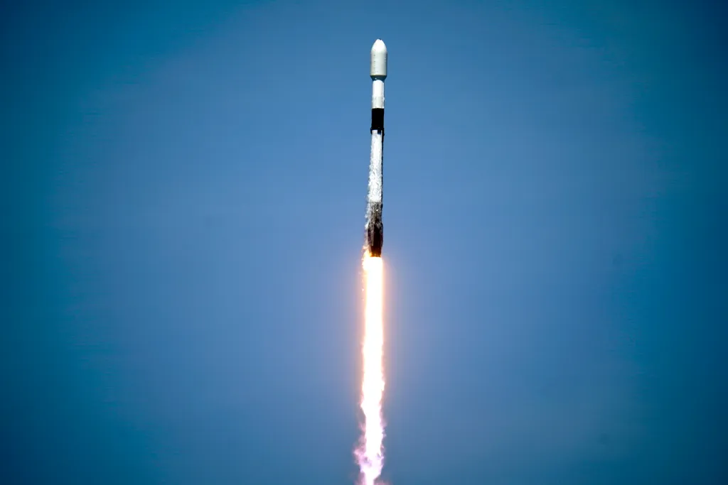 Felbocsátják a SpaceX amerikai űrkutatási magánvállalat 60 Starlink távközlési műholdat 