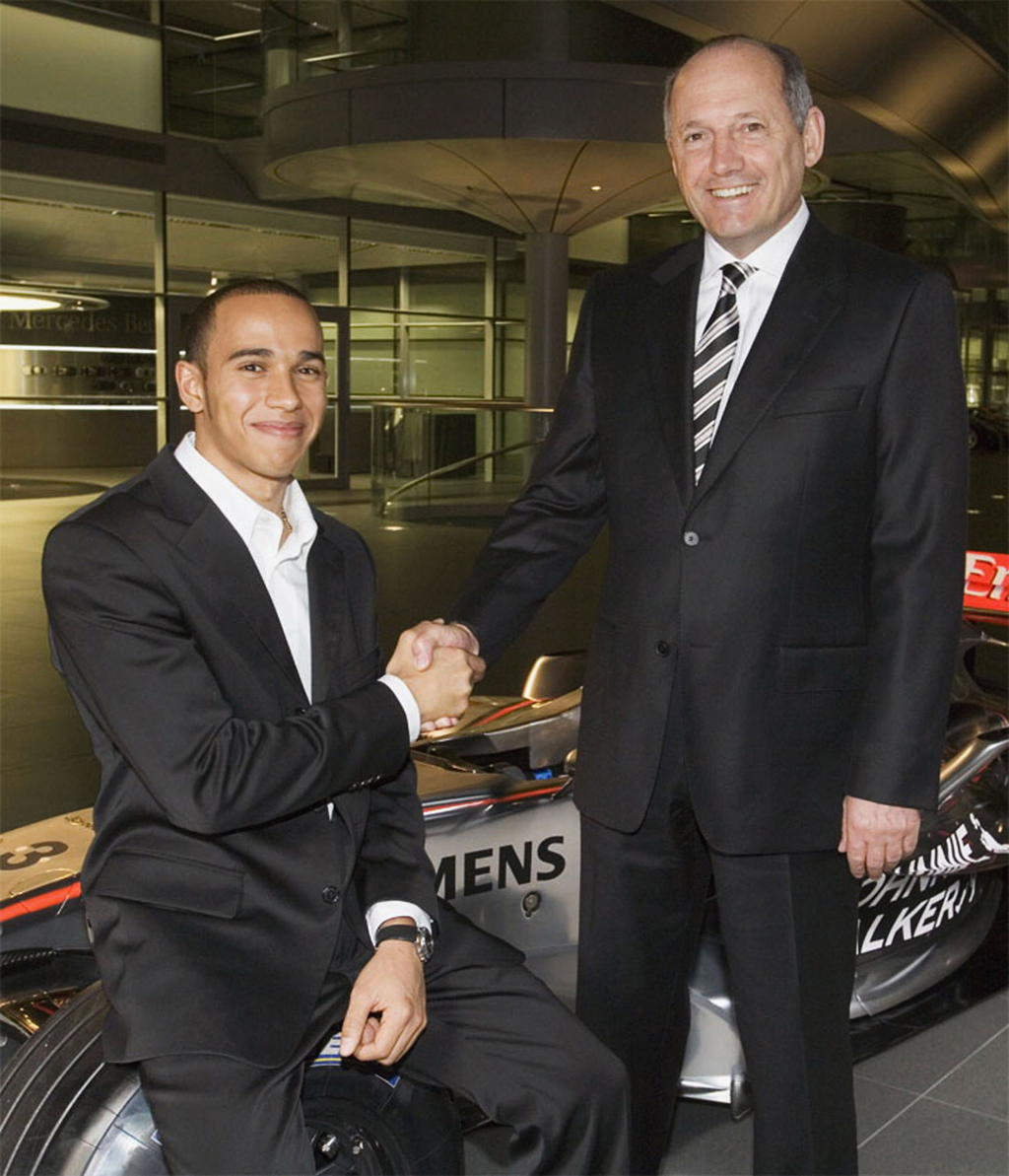 Forma-1, Lewis Hamilton, Ron Dennis, McLaren-Mercedes, Hamilton első szerződés bejelentés 2006 